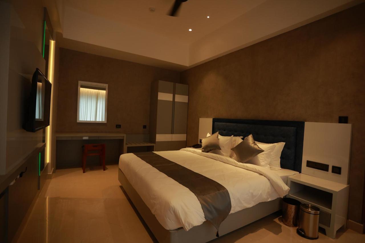 The Gold Hotel Palakkad Luaran gambar